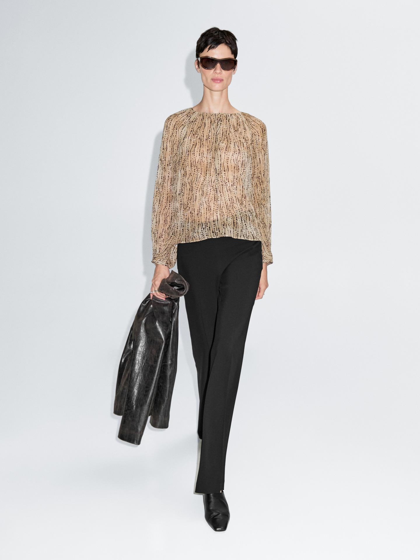 BLOUSE DRAPÉE SEMI-TRANSPARENTE