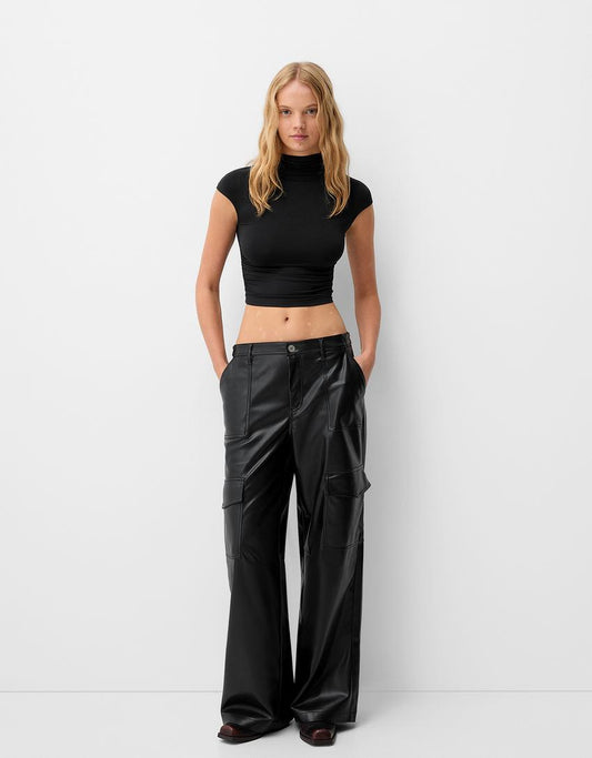 BERSHKA PANTALON CARGO EFFET CUIR