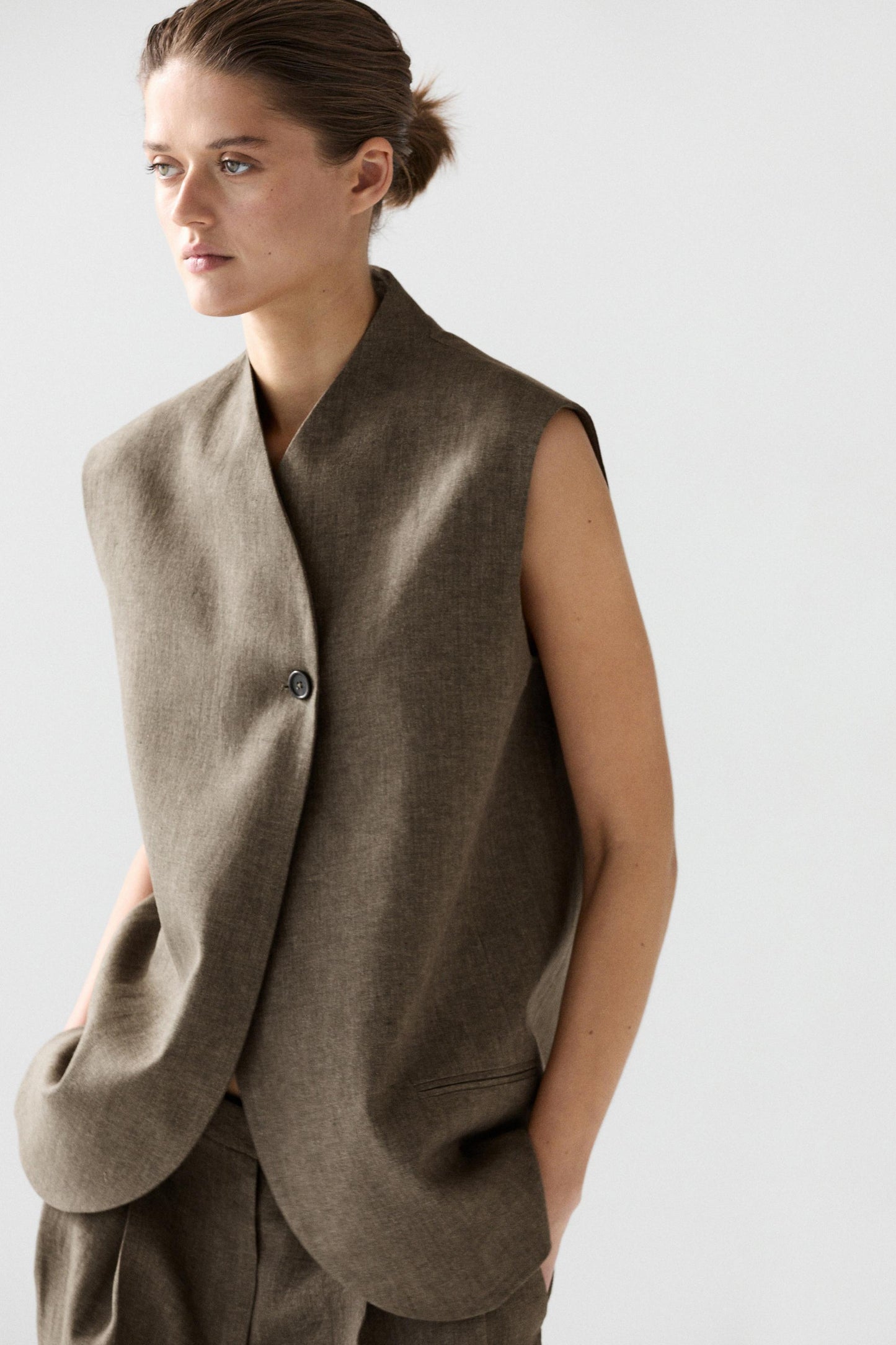 ENSEMBLE GILET | BERMUDA FLUIDE EN LIN MÉLANGÉ
