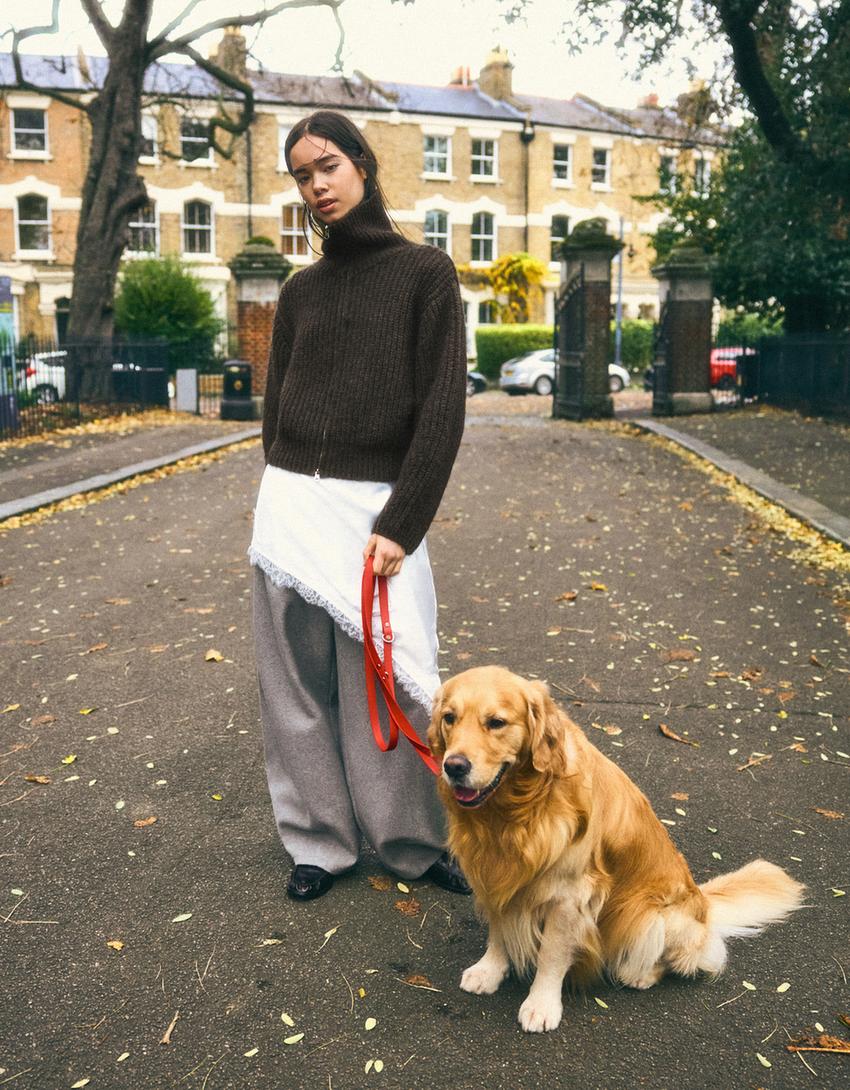 ROBE ASYMÉTRIQUE SATIN ET DENTELLE À BRETELLES