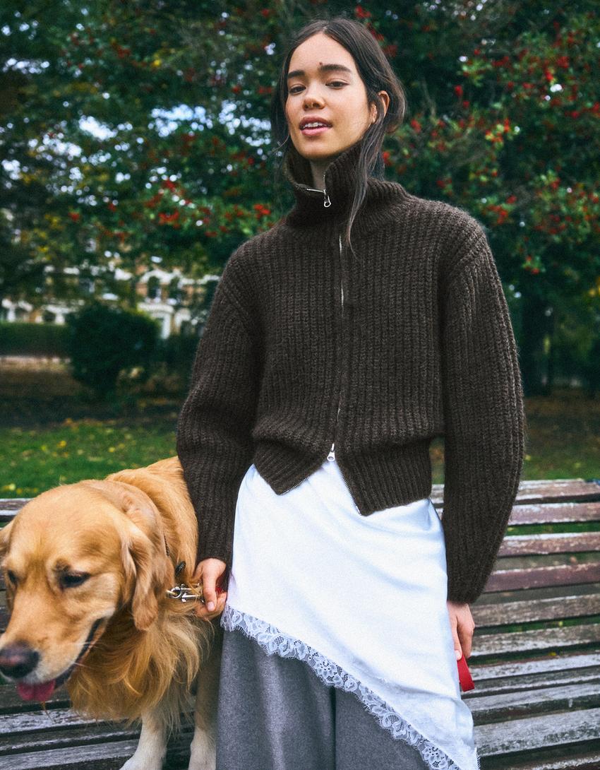 ROBE ASYMÉTRIQUE SATIN ET DENTELLE À BRETELLES