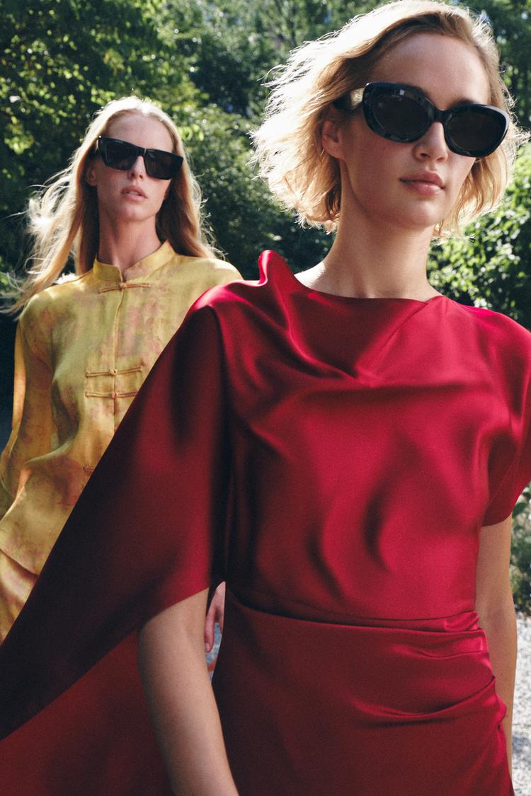 ROBE MIDI SATINÉE EFFET CAPE