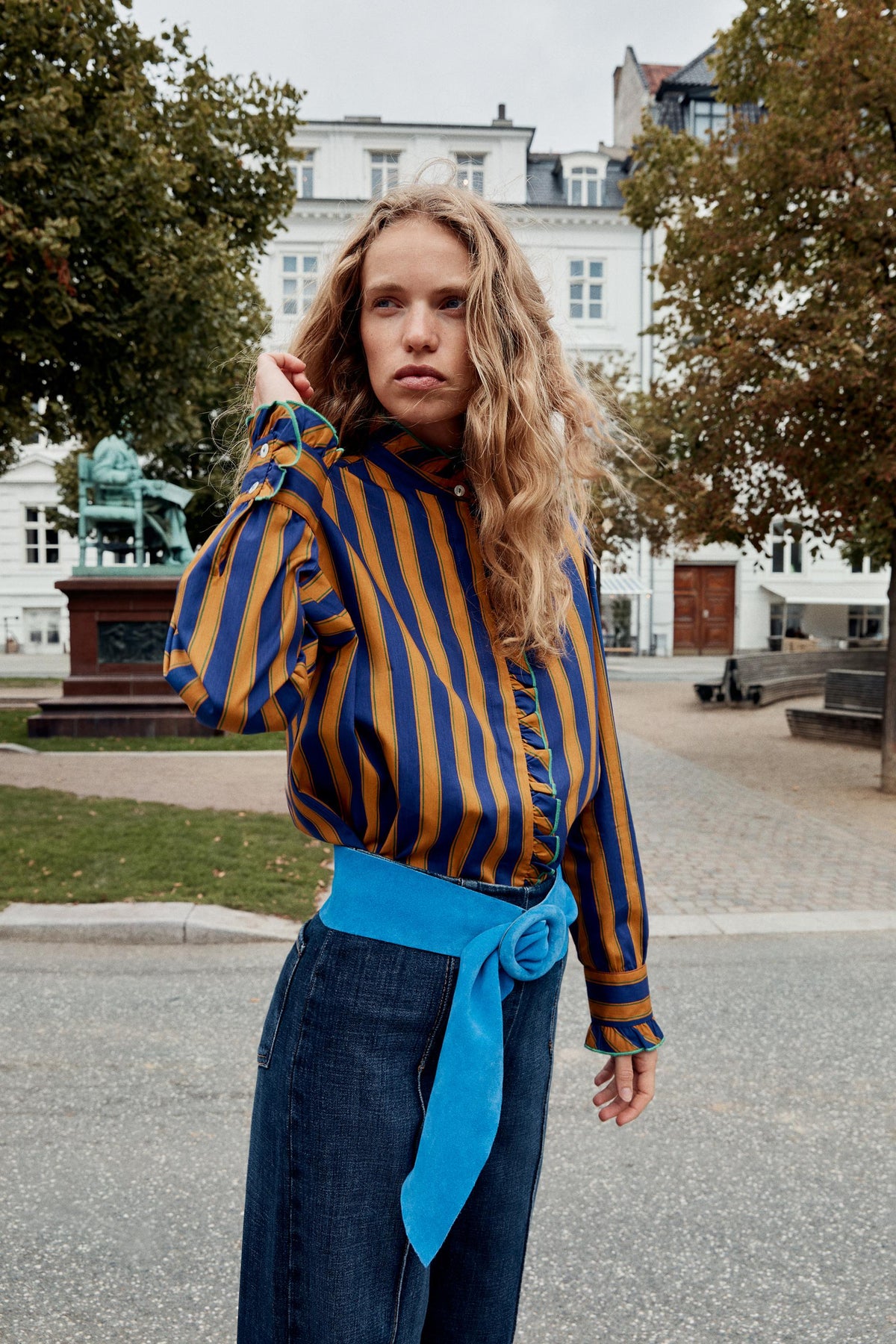 BLOUSE À RAYURES ET VOLANTS