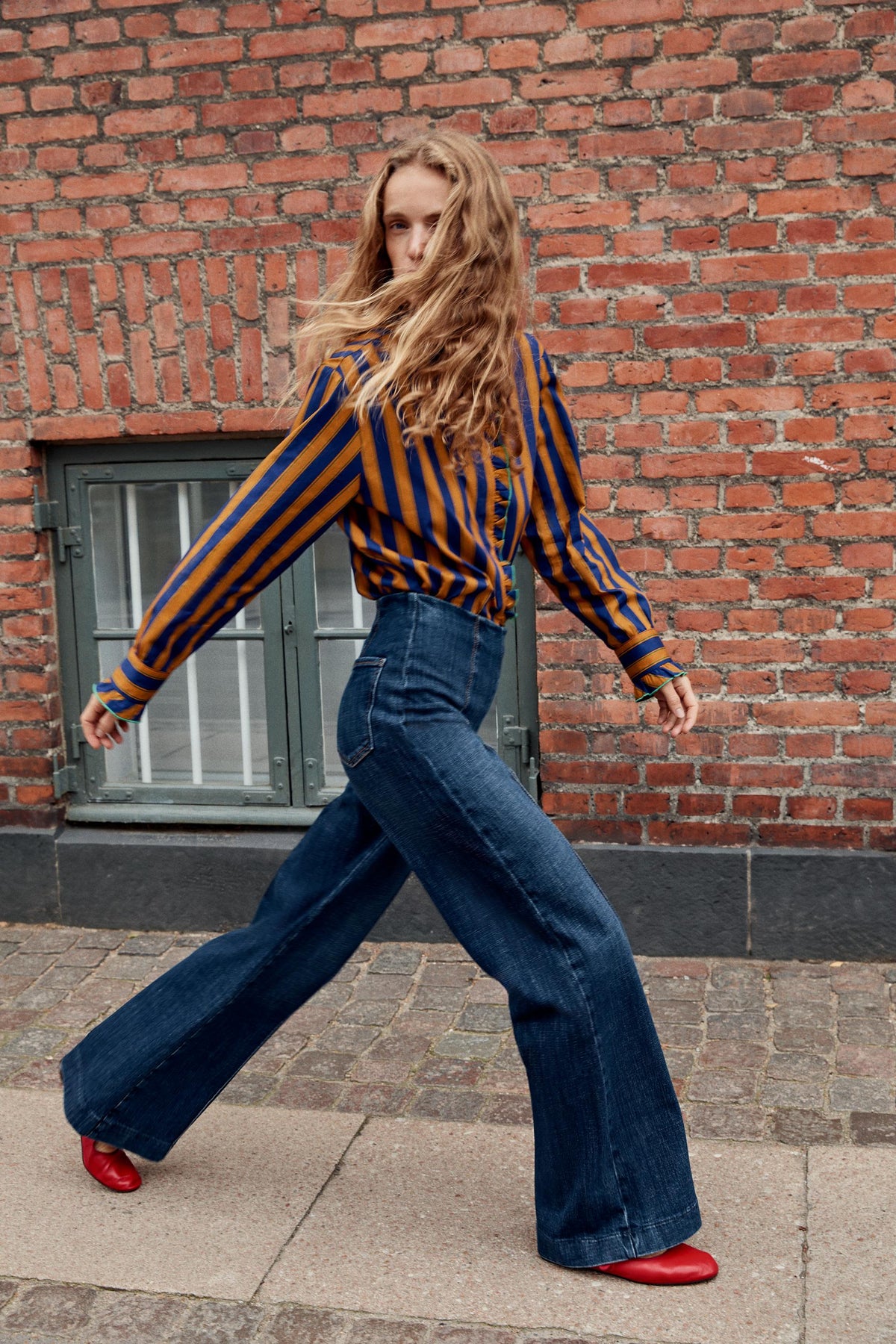 BLOUSE À RAYURES ET VOLANTS