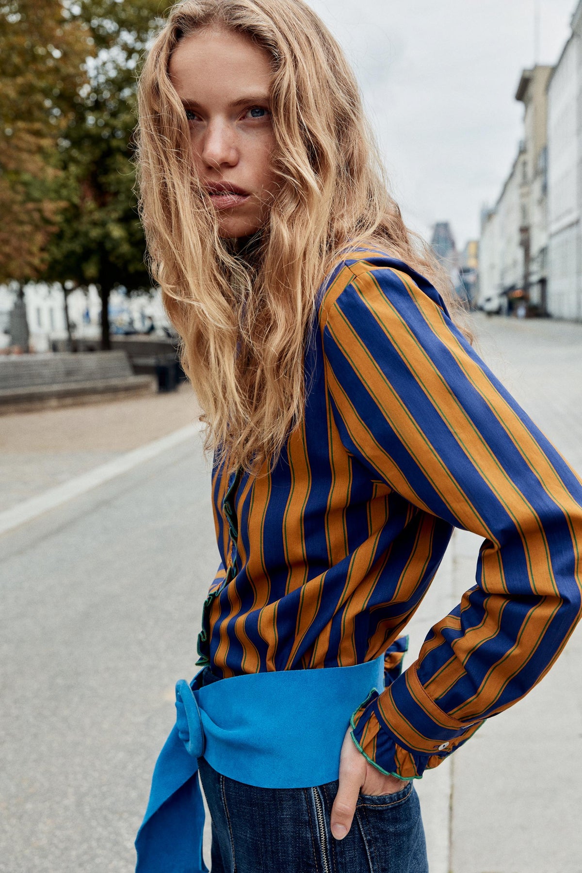 BLOUSE À RAYURES ET VOLANTS