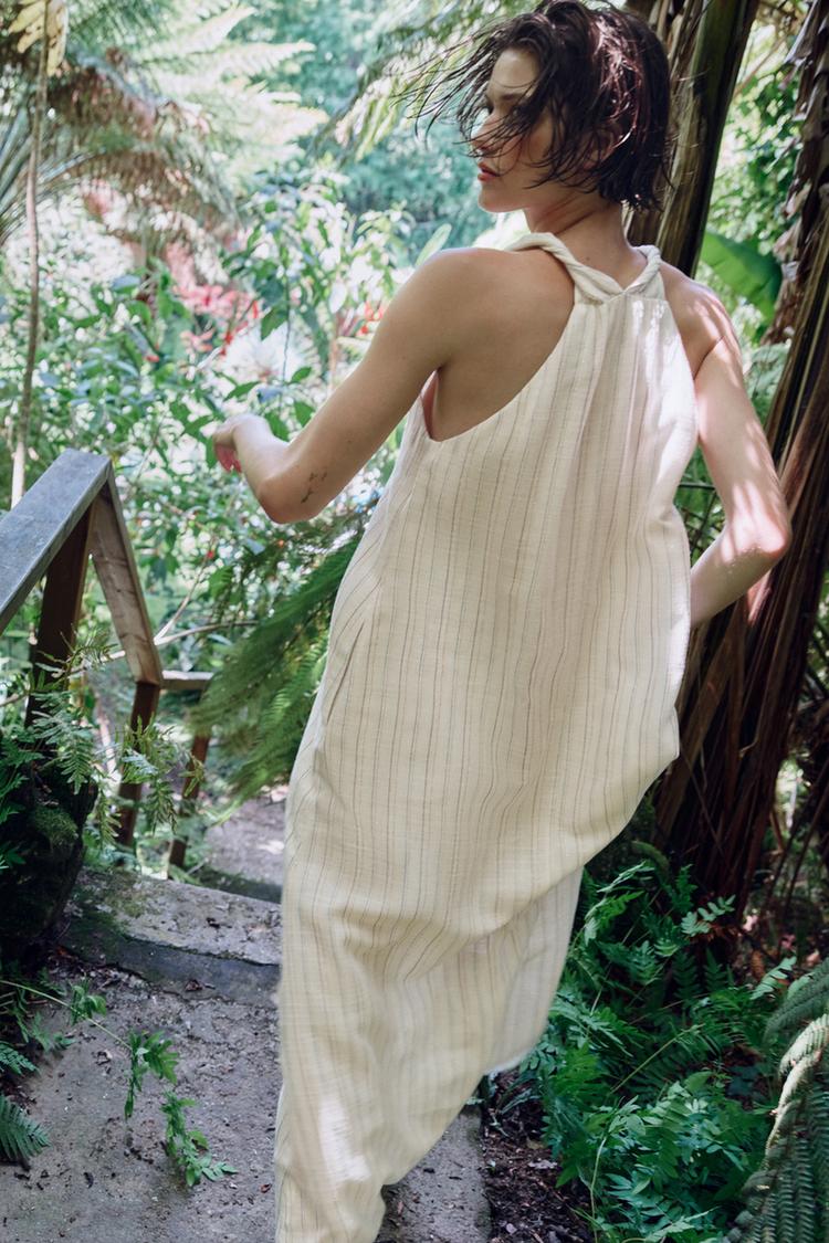 ROBE LONGUE À RAYURES ET FIL MÉTALLISÉ