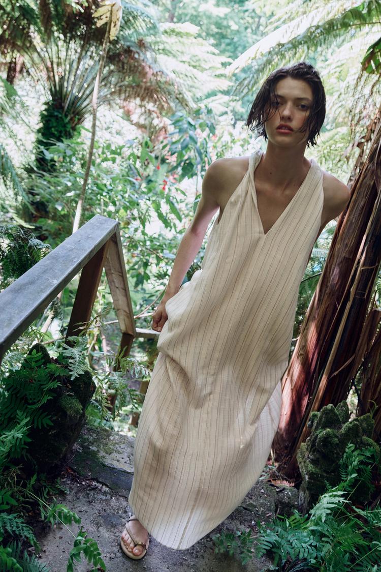 ROBE LONGUE À RAYURES ET FIL MÉTALLISÉ
