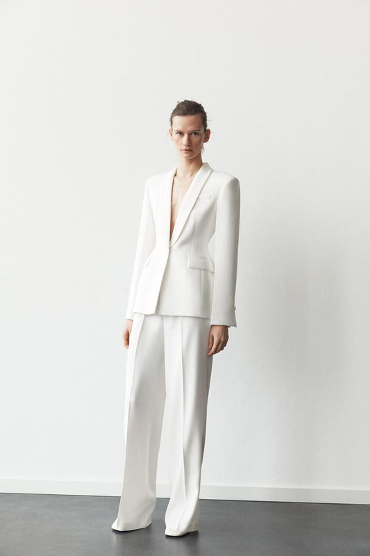 BLAZER AJUSTÉ AVEC ÉPAULETTES