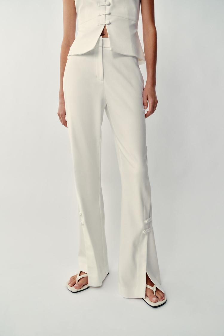 PANTALON À OUVERTURES SUR LE BAS