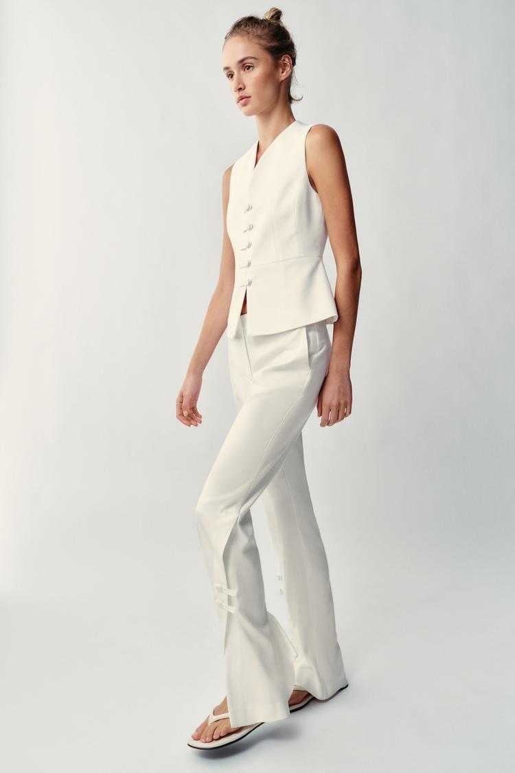 PANTALON À OUVERTURES SUR LE BAS