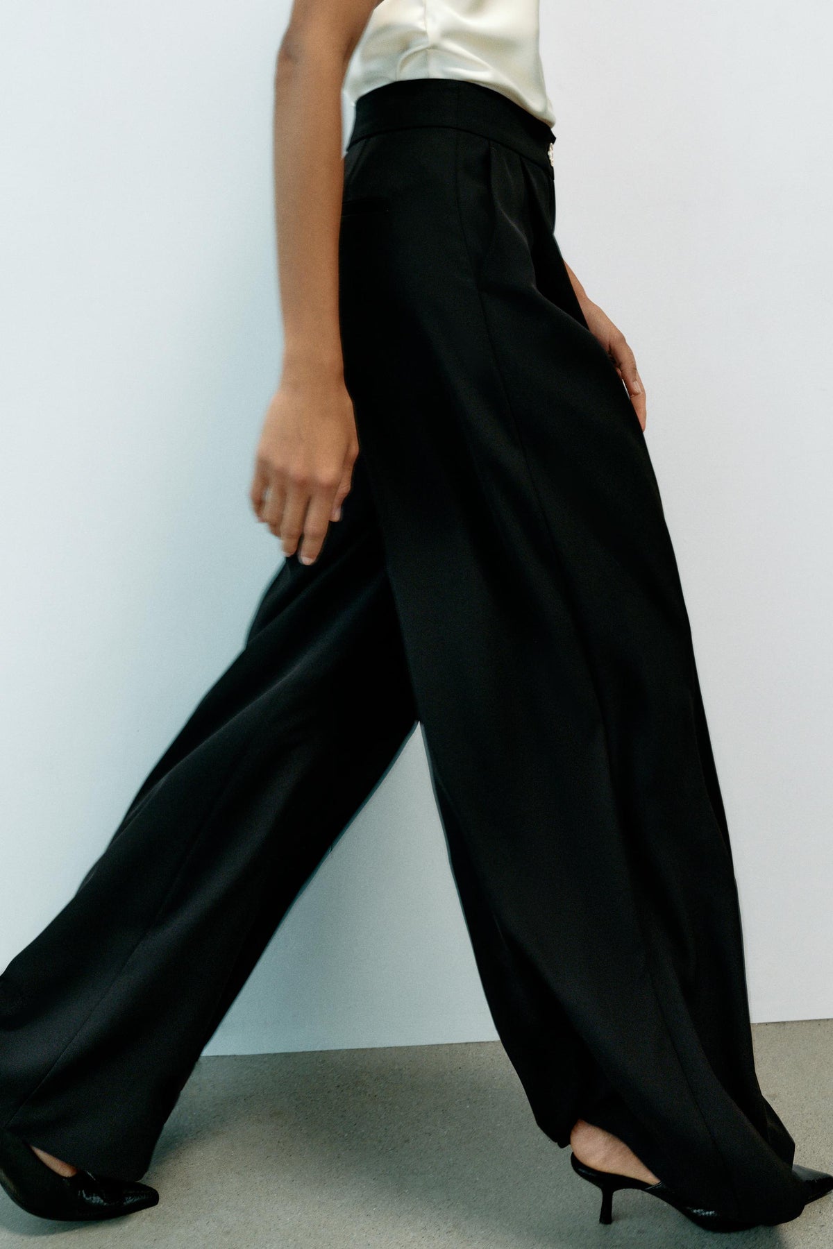 PANTALON PALAZZO À BOUTON DORÉ