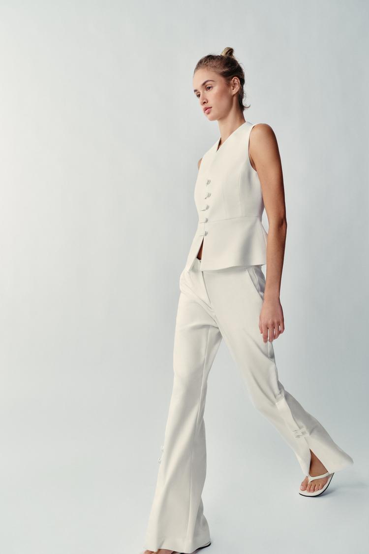 PANTALON À OUVERTURES SUR LE BAS