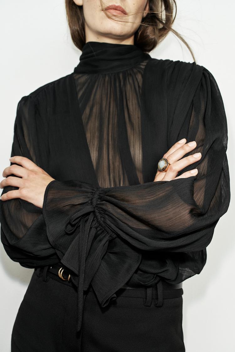 TOP DRAPÉ AVEC LACET ARRIÈRE