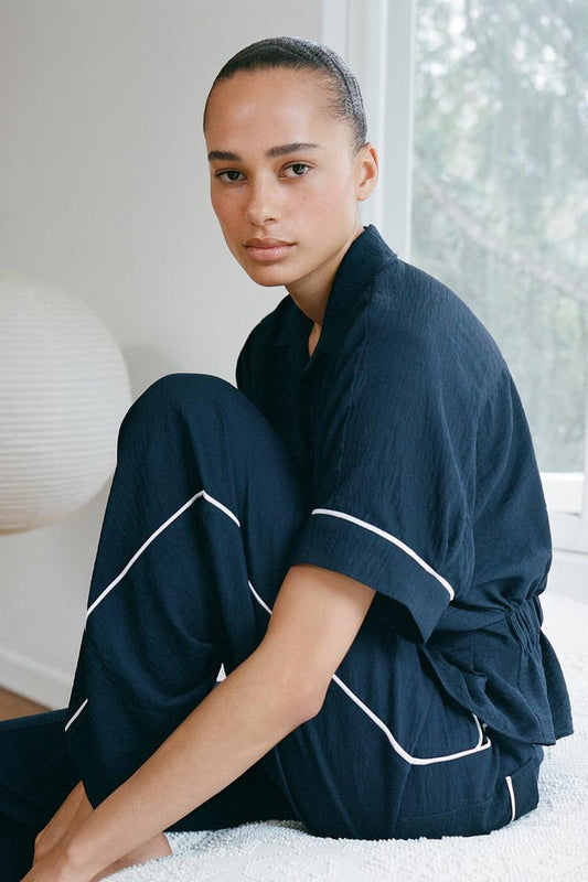 PANTALON À LISERÉS CONTRASTÉS