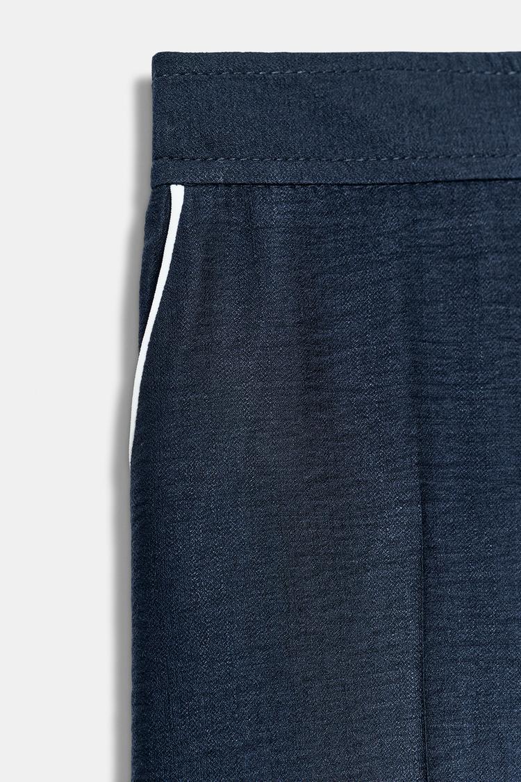 PANTALON À LISERÉS CONTRASTÉS