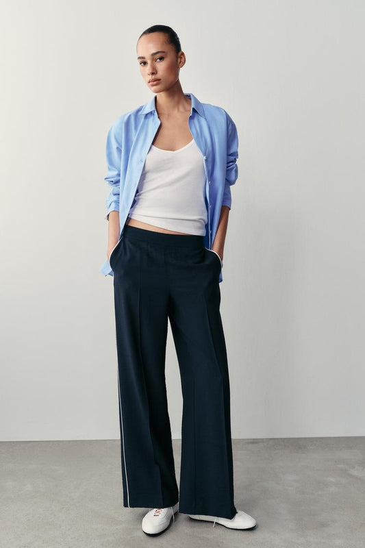 PANTALON À LISERÉS CONTRASTÉS