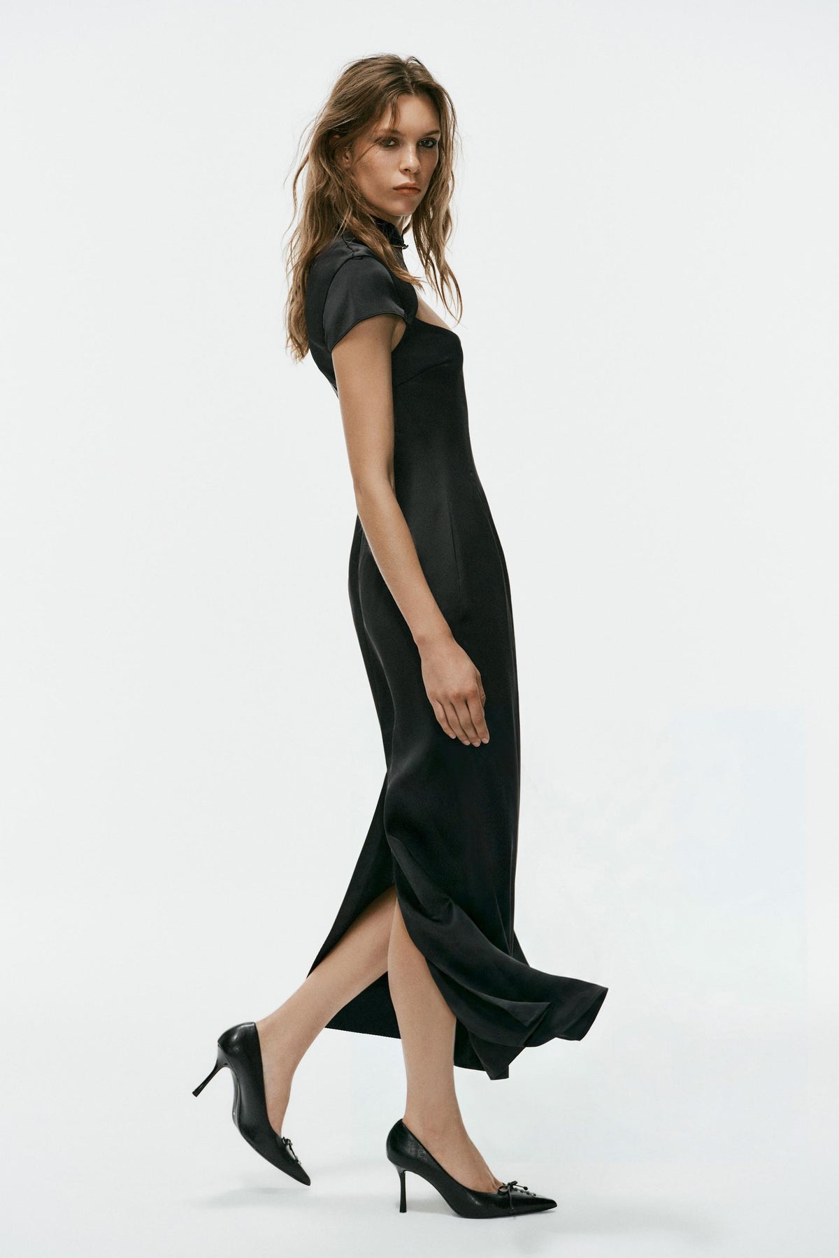 ROBE MI-LONGUE SATINÉE AVEC OUVERTURE
