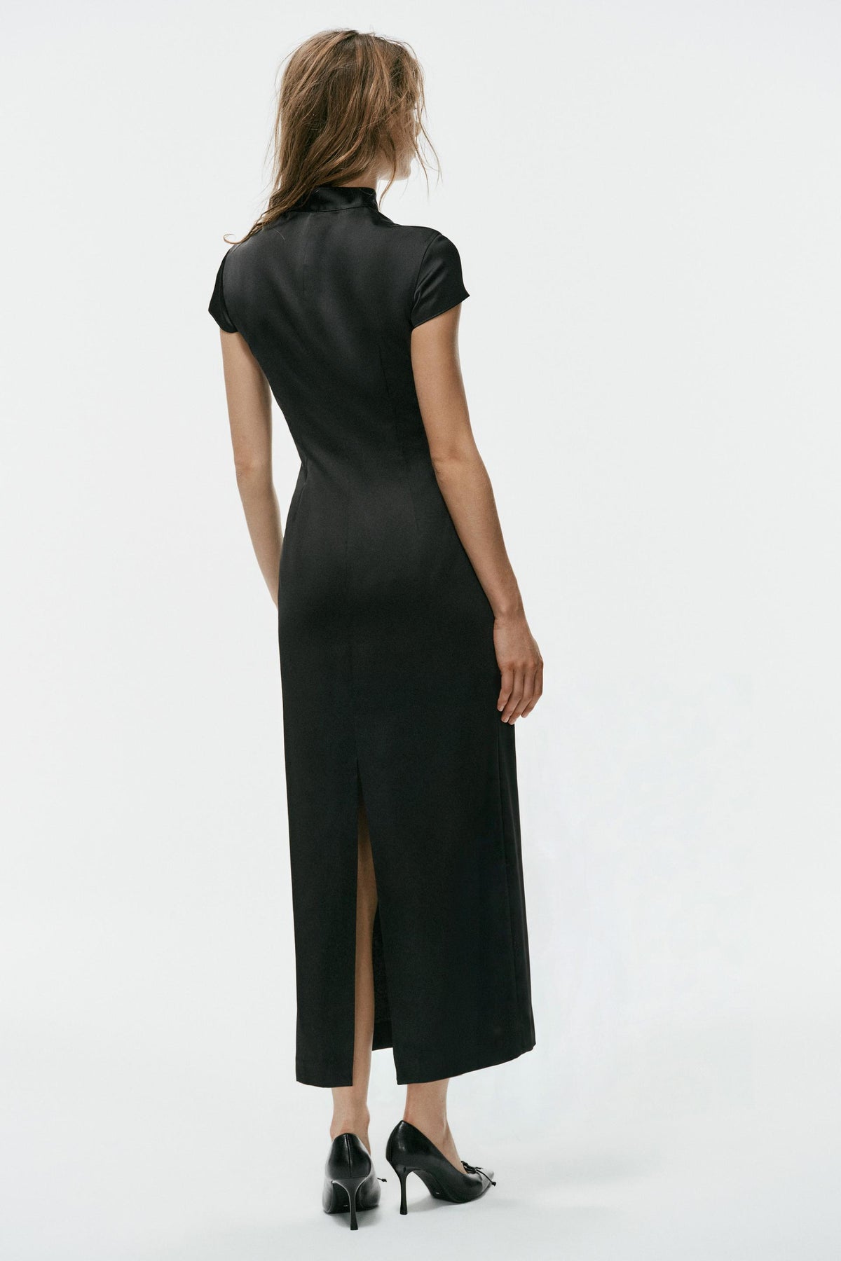 ROBE MI-LONGUE SATINÉE AVEC OUVERTURE