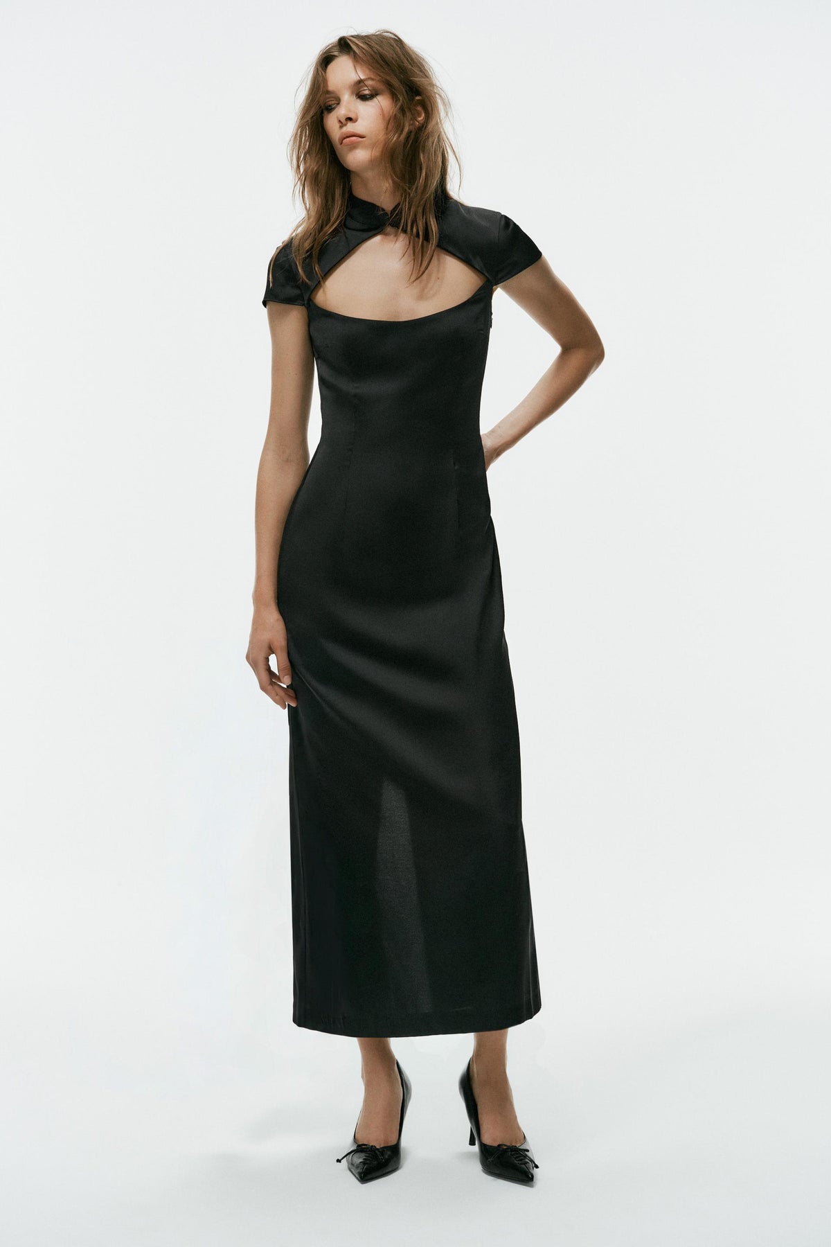 ROBE MI-LONGUE SATINÉE AVEC OUVERTURE