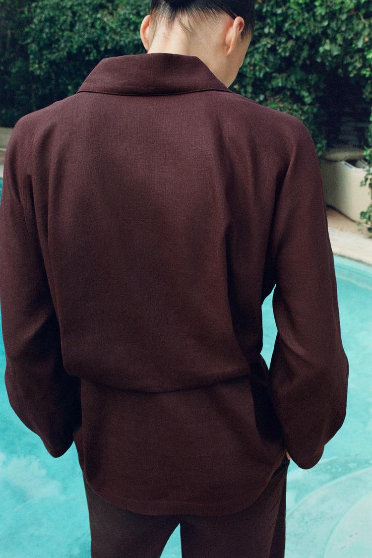 VESTE EN LIN AVEC PLI AU DOS