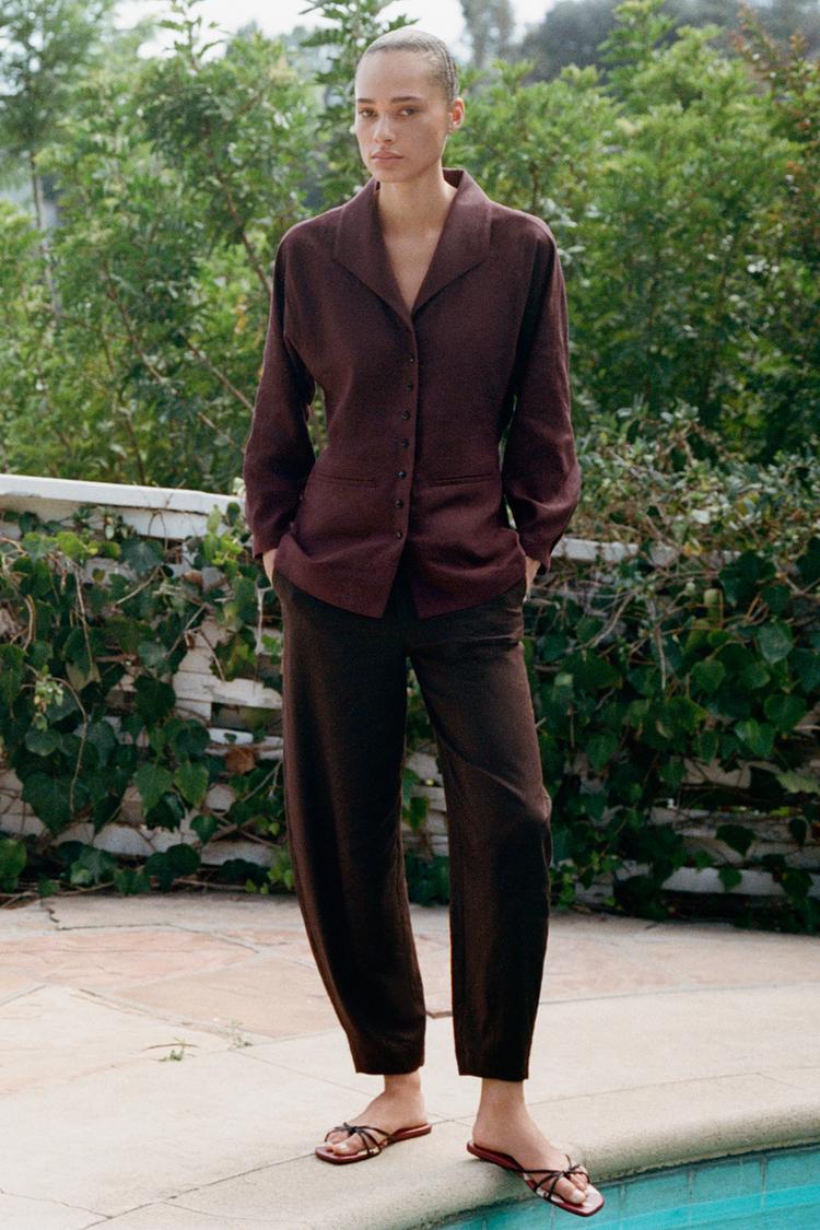 VESTE EN LIN AVEC PLI AU DOS
