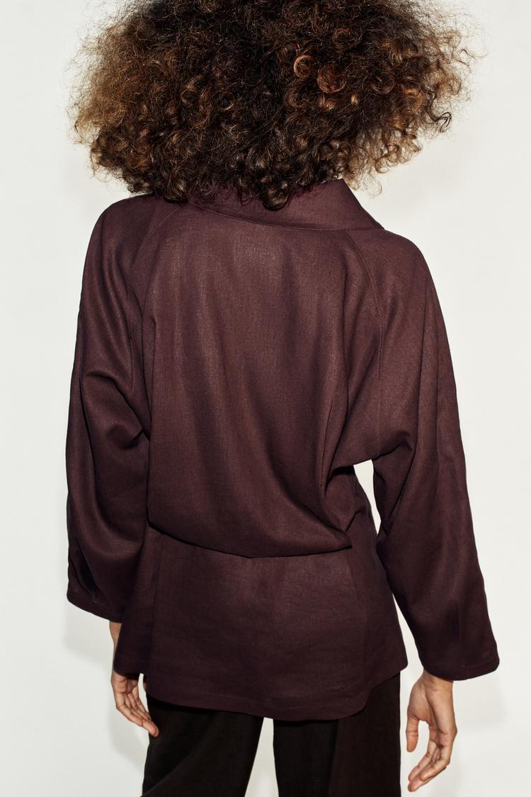 VESTE EN LIN AVEC PLI AU DOS