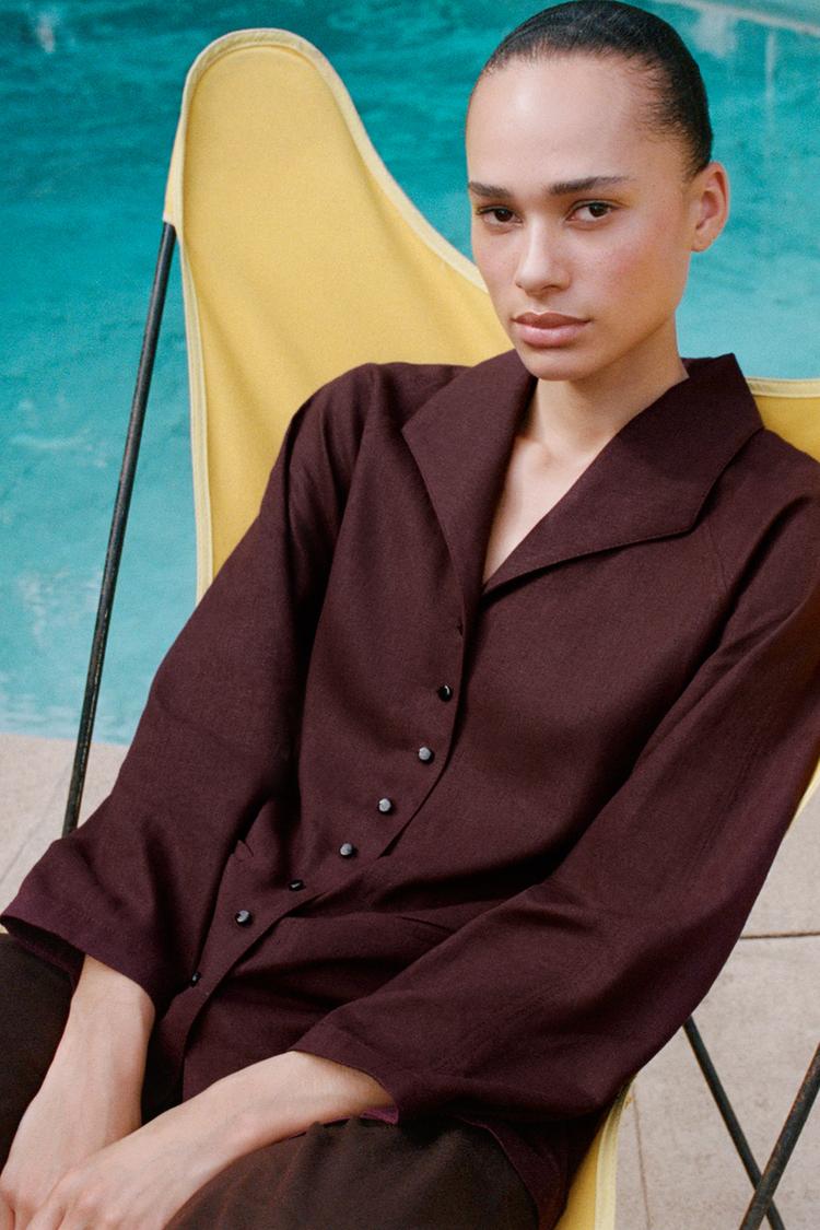 VESTE EN LIN AVEC PLI AU DOS