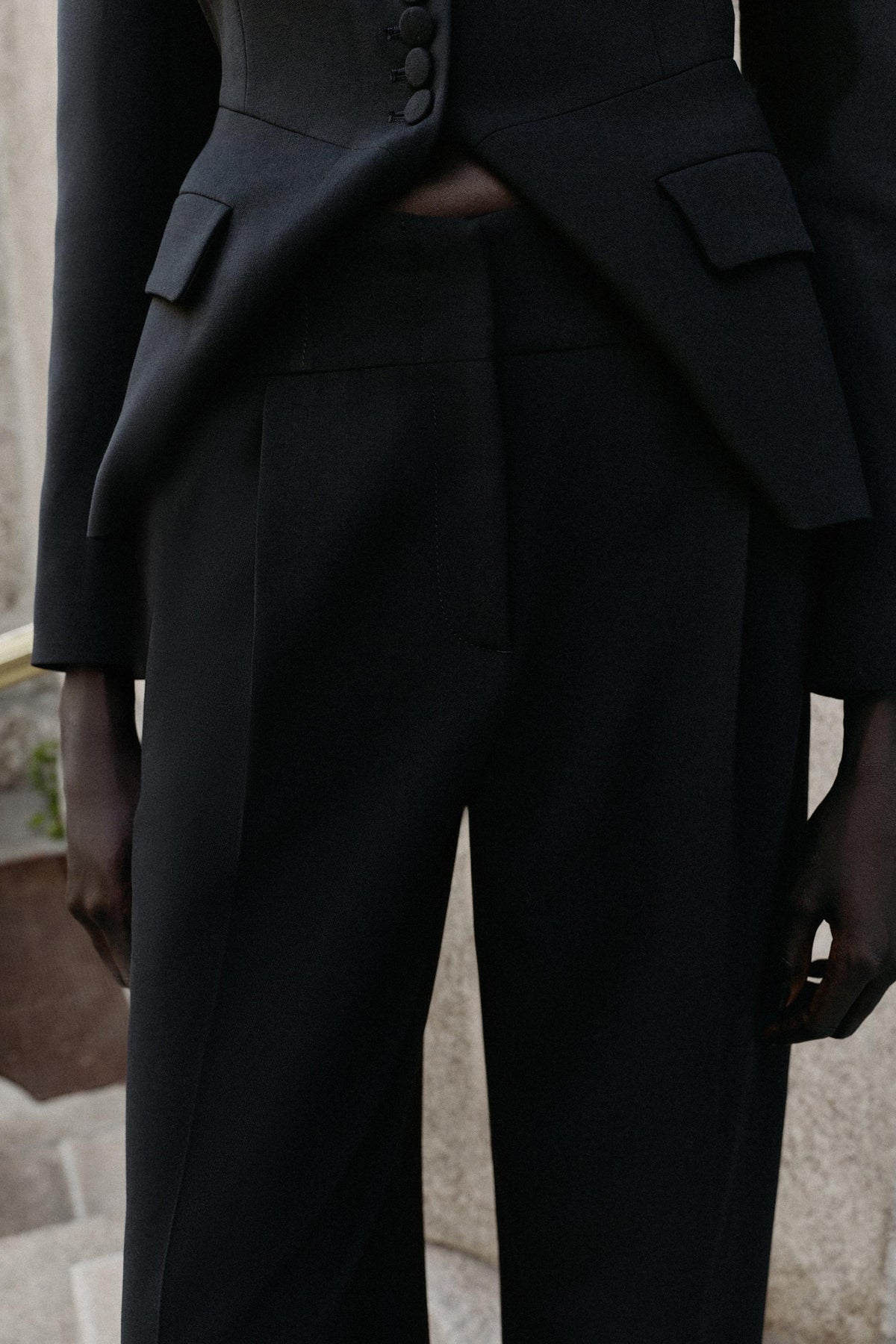 ENSEMBLE VESTE AJUSTÉE PEPLUM | PANTALON DROIT TAILLE HAUTE