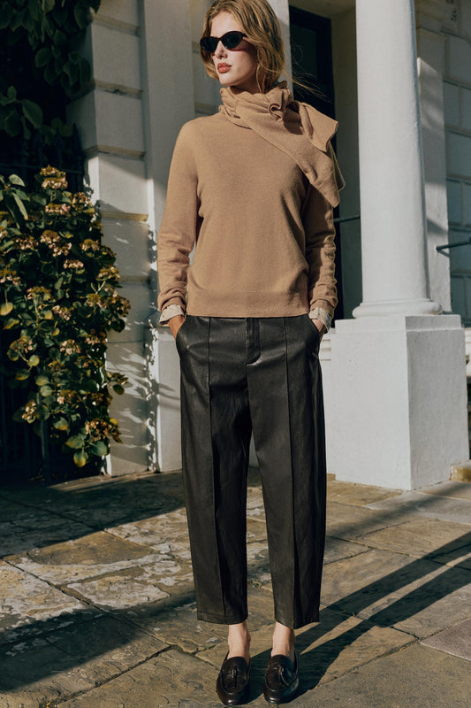 PANTALON À NERVURE MATIÈRE SYNTHÉTIQUE