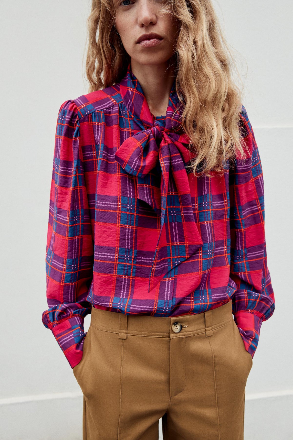 CHEMISE À CARREAUX AVEC NŒUD