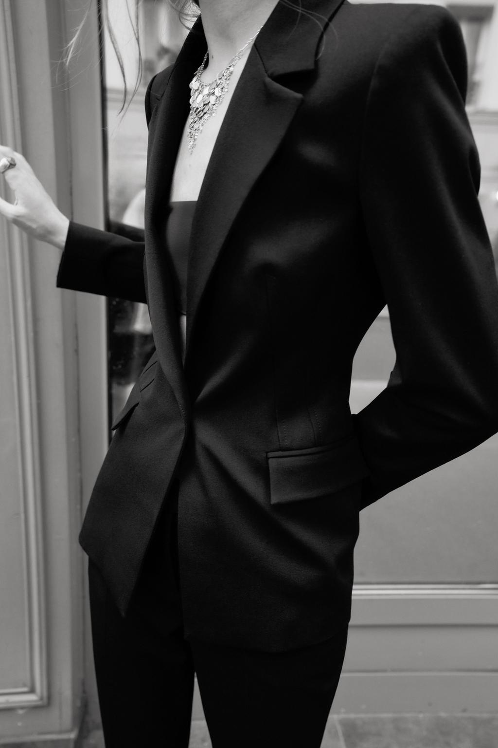 BLAZER AJUSTÉ AVEC ÉPAULETTES