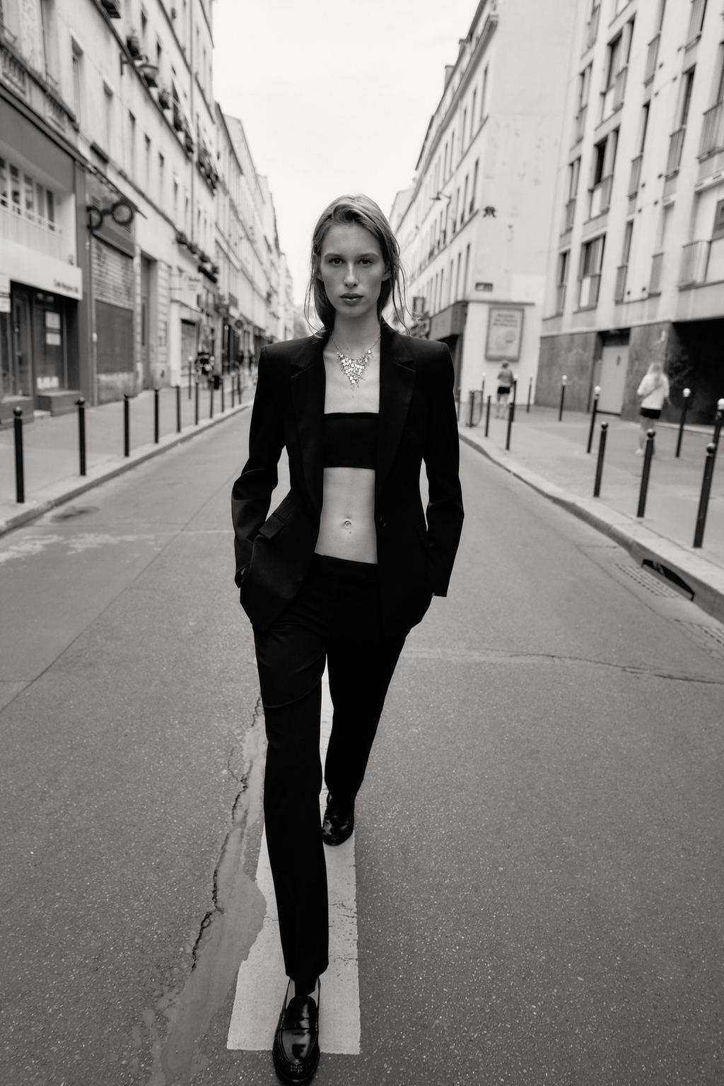 BLAZER AJUSTÉ AVEC ÉPAULETTES