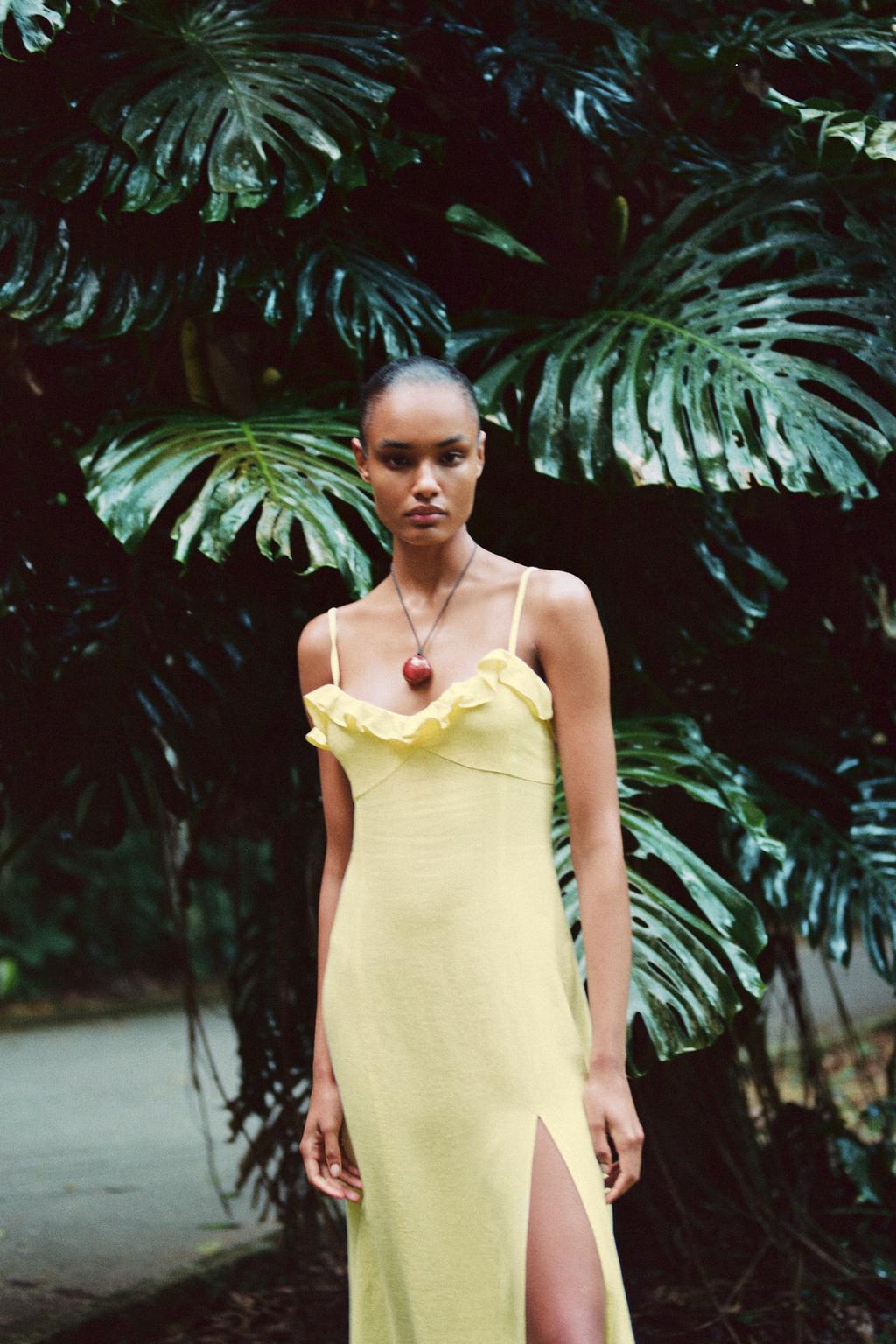 ROBE MIDI AVEC RAMIE VOLANTÉE