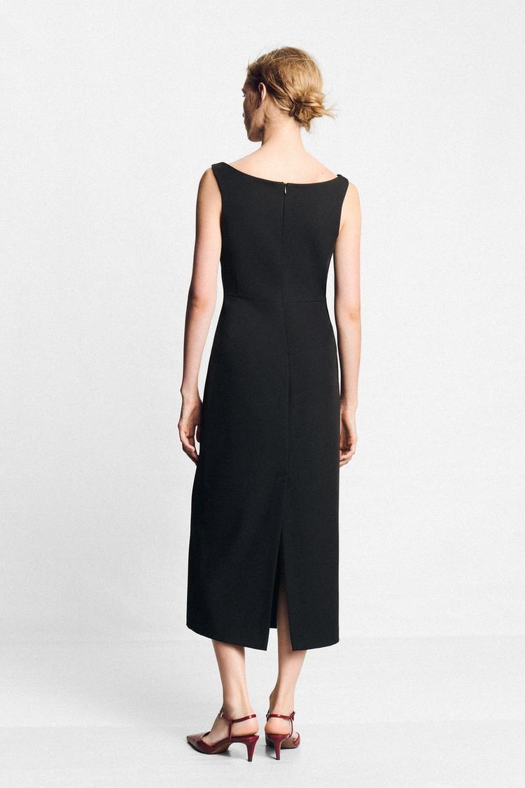 ROBE MI-LONGUE À ENCOLURE BATEAU