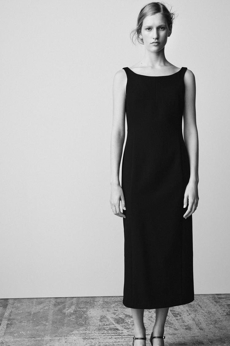 ROBE MI-LONGUE À ENCOLURE BATEAU