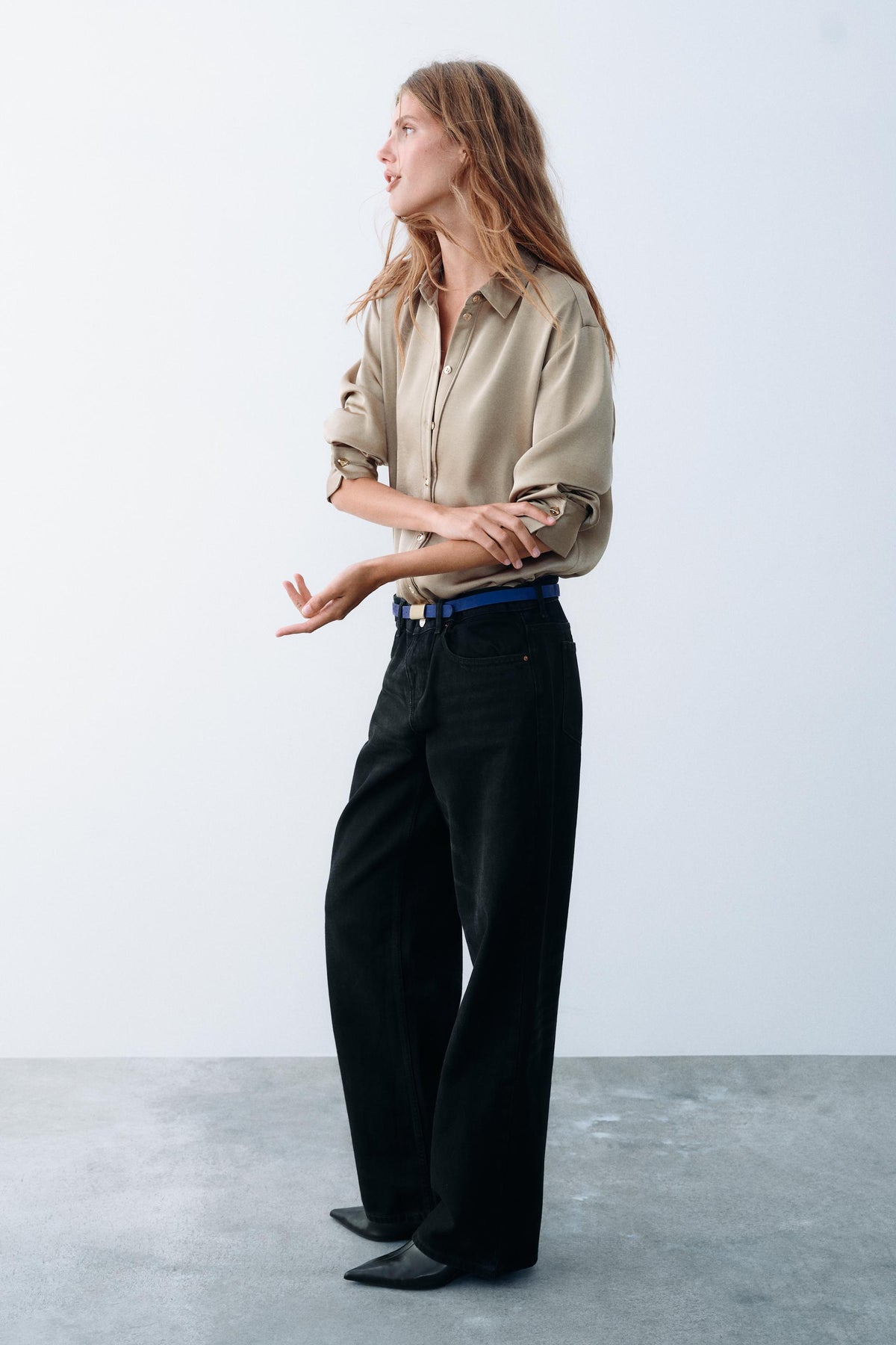 CHEMISE SATINÉE À BOUTONS DORÉS