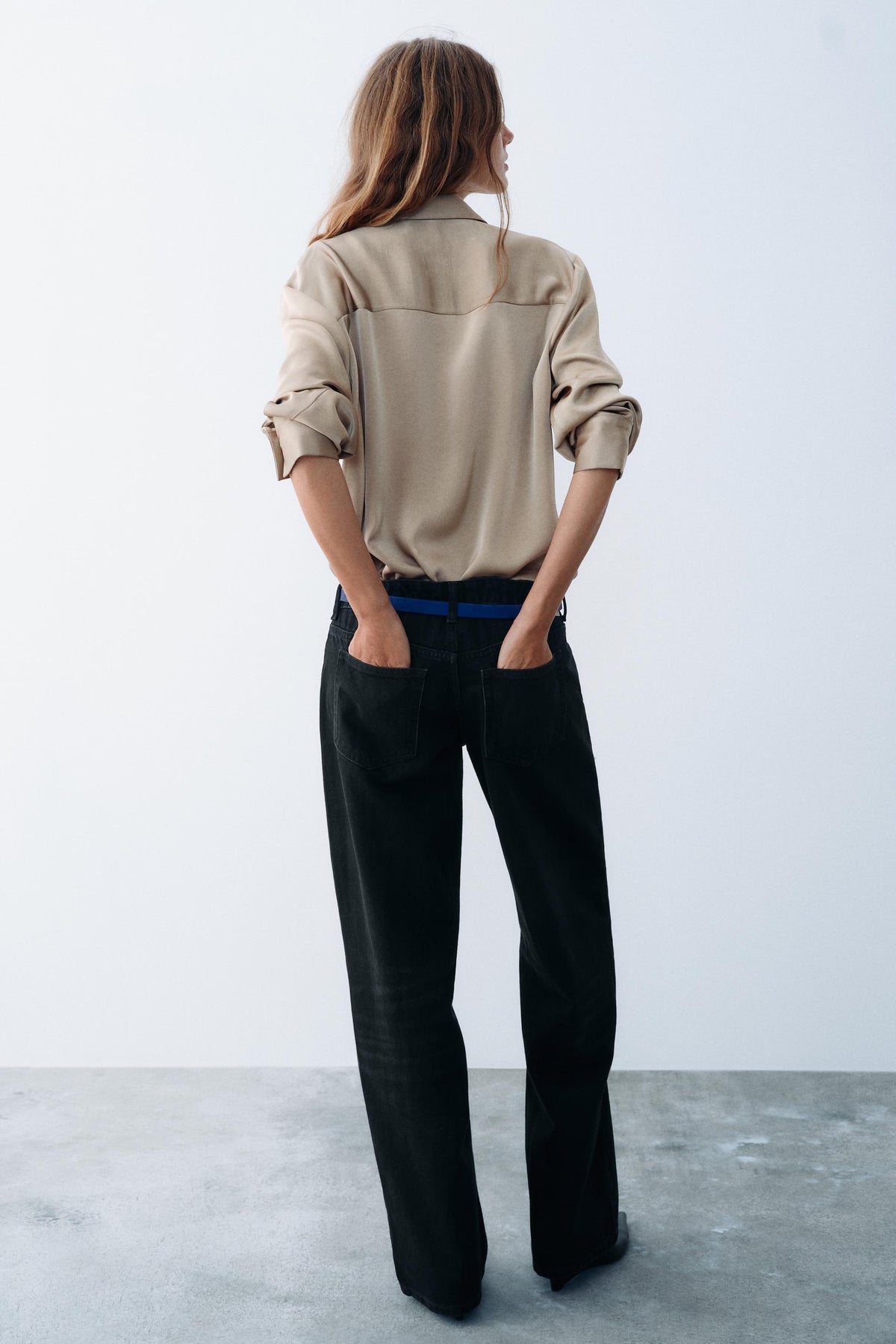 CHEMISE SATINÉE À BOUTONS DORÉS