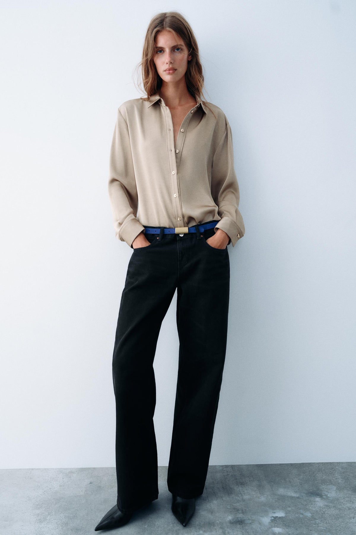 CHEMISE SATINÉE À BOUTONS DORÉS