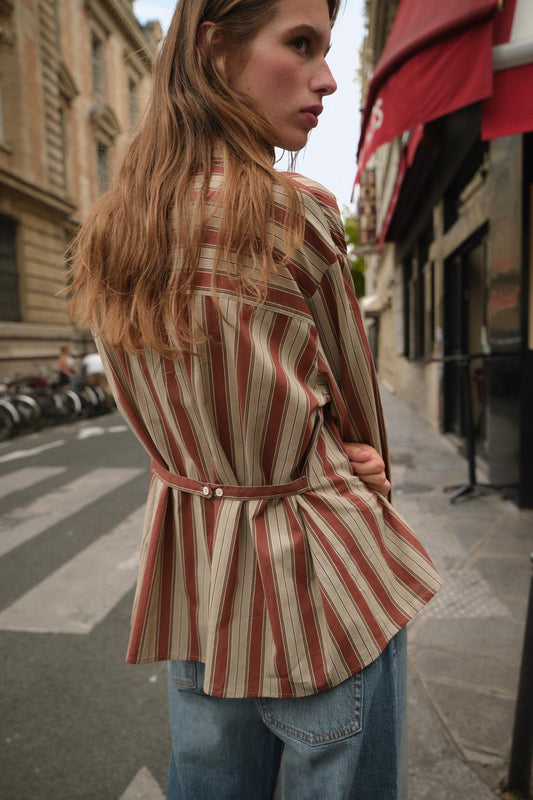 CHEMISE RAYÉE AVEC PATTE AU DOS