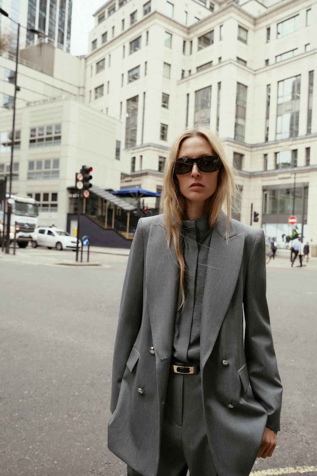 ENSEMBLE VESTE À BOUTONNAGE CROISÉ | PANTALON AVEC CEINTURE DIFFÉRENTE