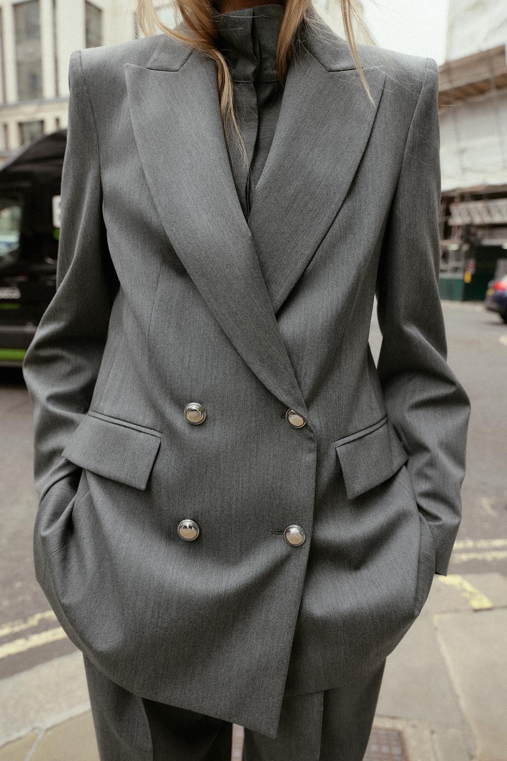 ENSEMBLE VESTE À BOUTONNAGE CROISÉ | PANTALON AVEC CEINTURE DIFFÉRENTE