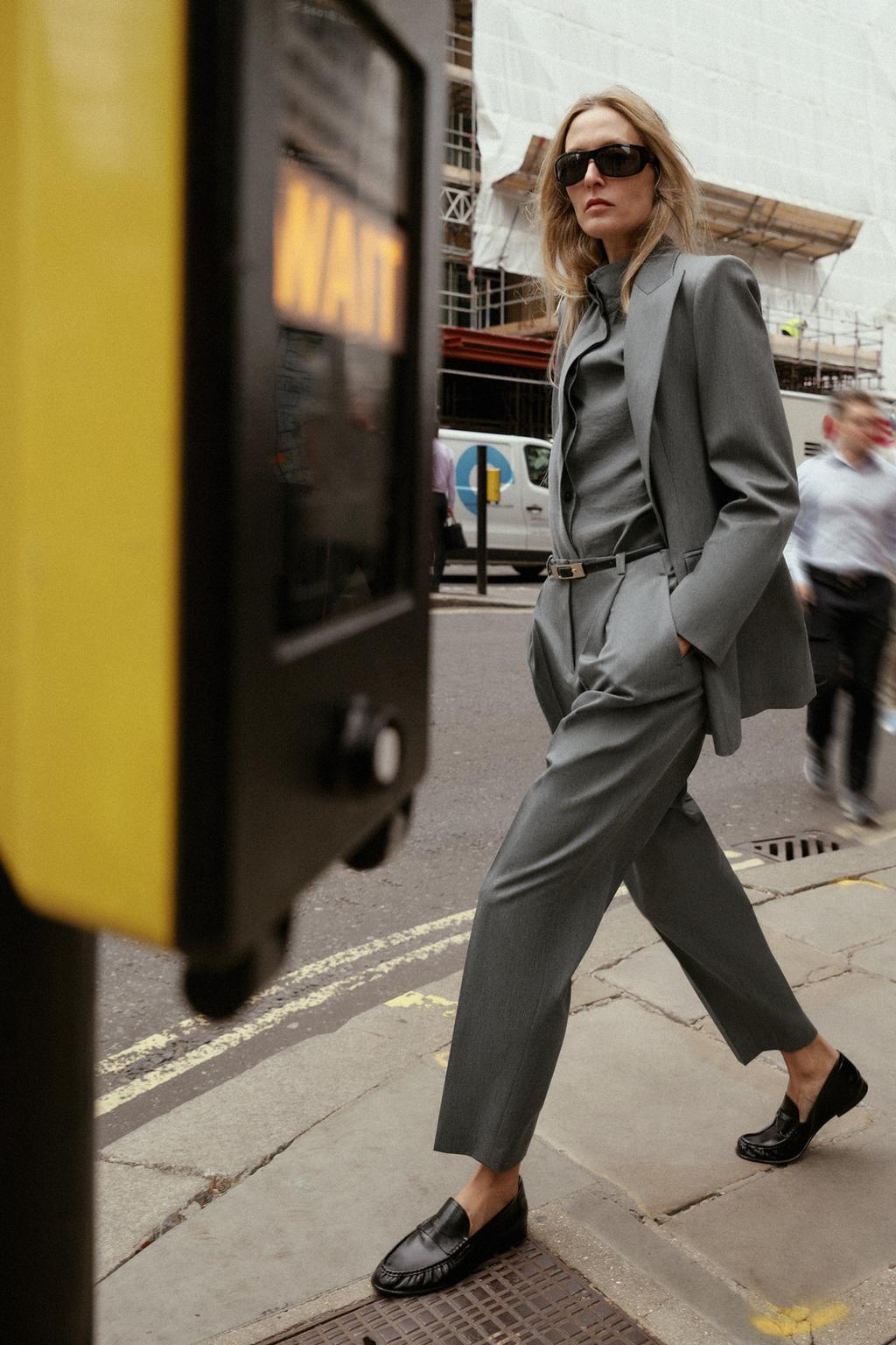 ENSEMBLE VESTE À BOUTONNAGE CROISÉ | PANTALON AVEC CEINTURE DIFFÉRENTE