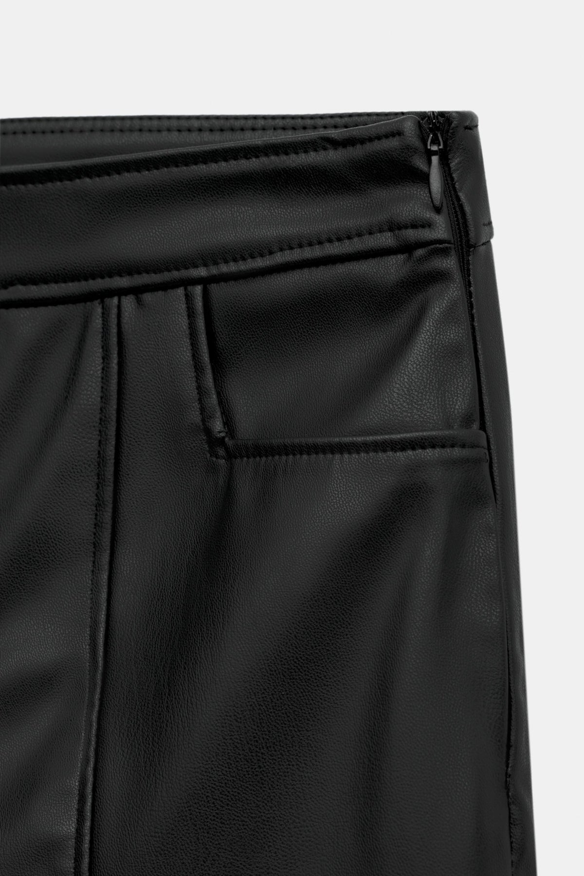PANTALON MATIÈRE SYNTHÉTIQUE BAS ZIPS