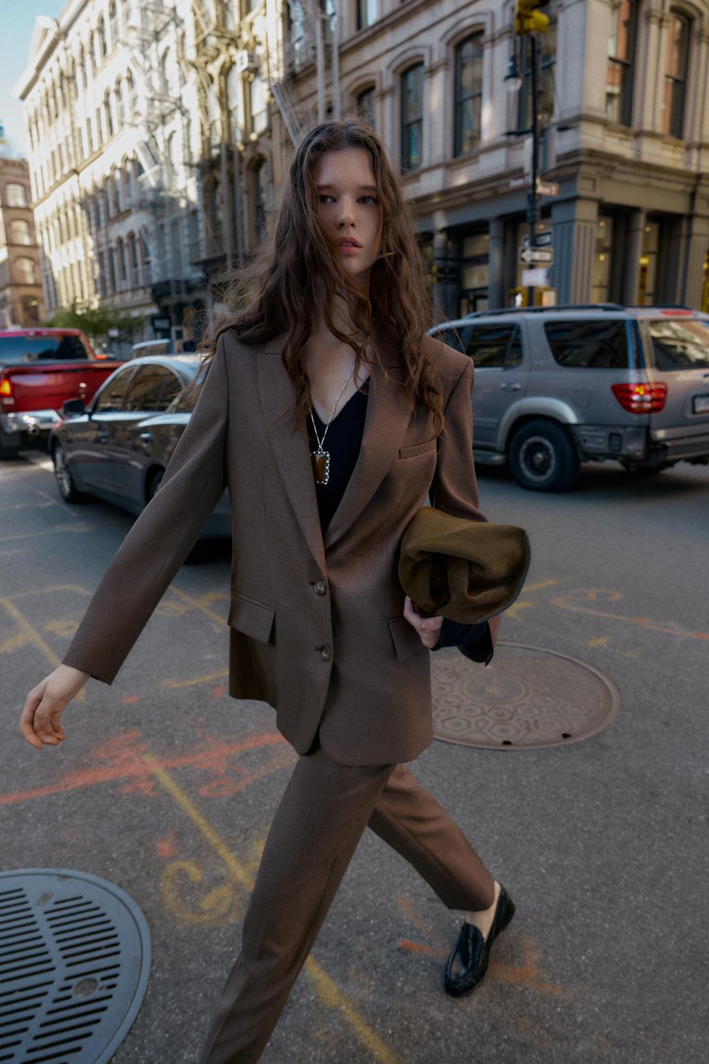 ENSEMBLE BLAZER OUVERTURE DOS | PANTALON BAS BOUTONS