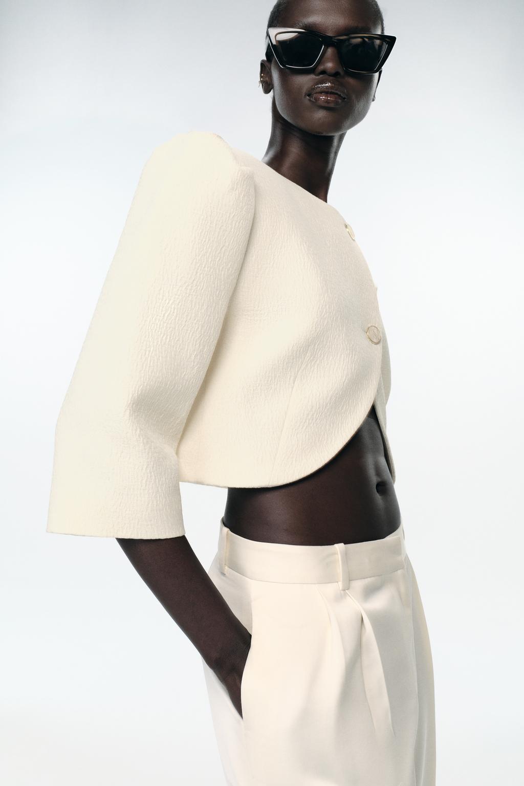 VESTE COURTE À MANCHES BOUFFANTES