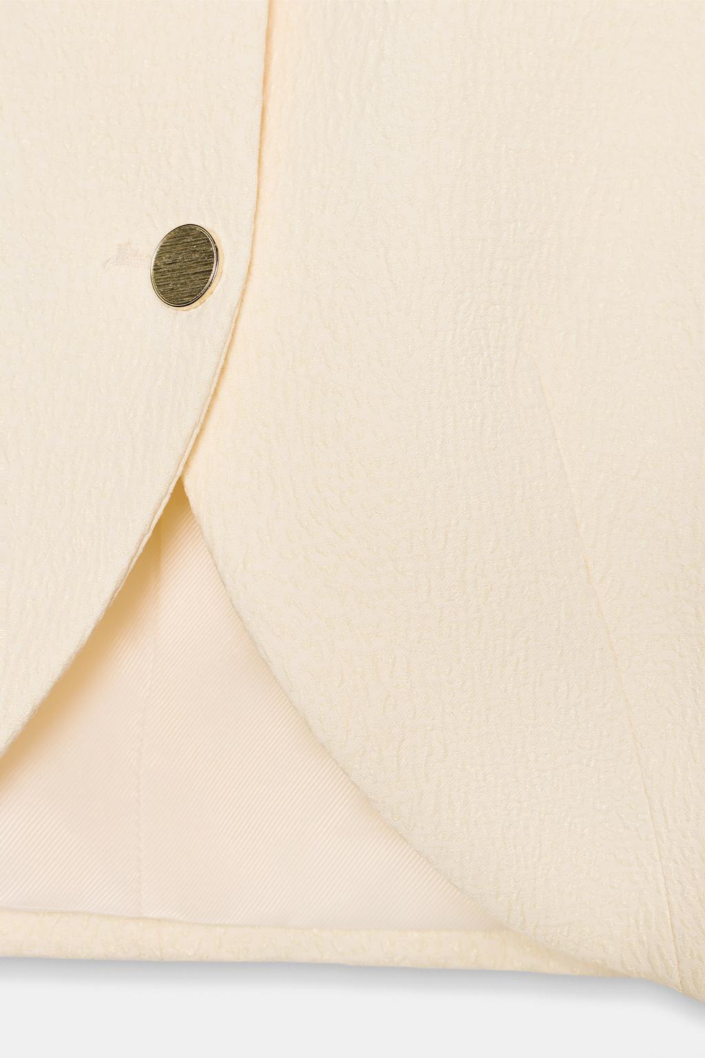 VESTE COURTE À MANCHES BOUFFANTES