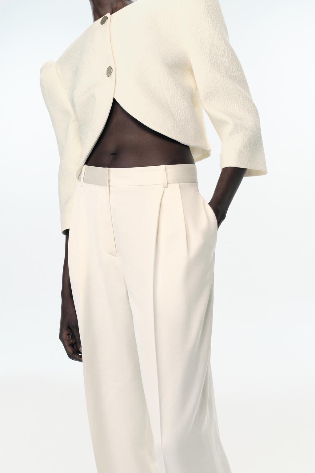 VESTE COURTE À MANCHES BOUFFANTES