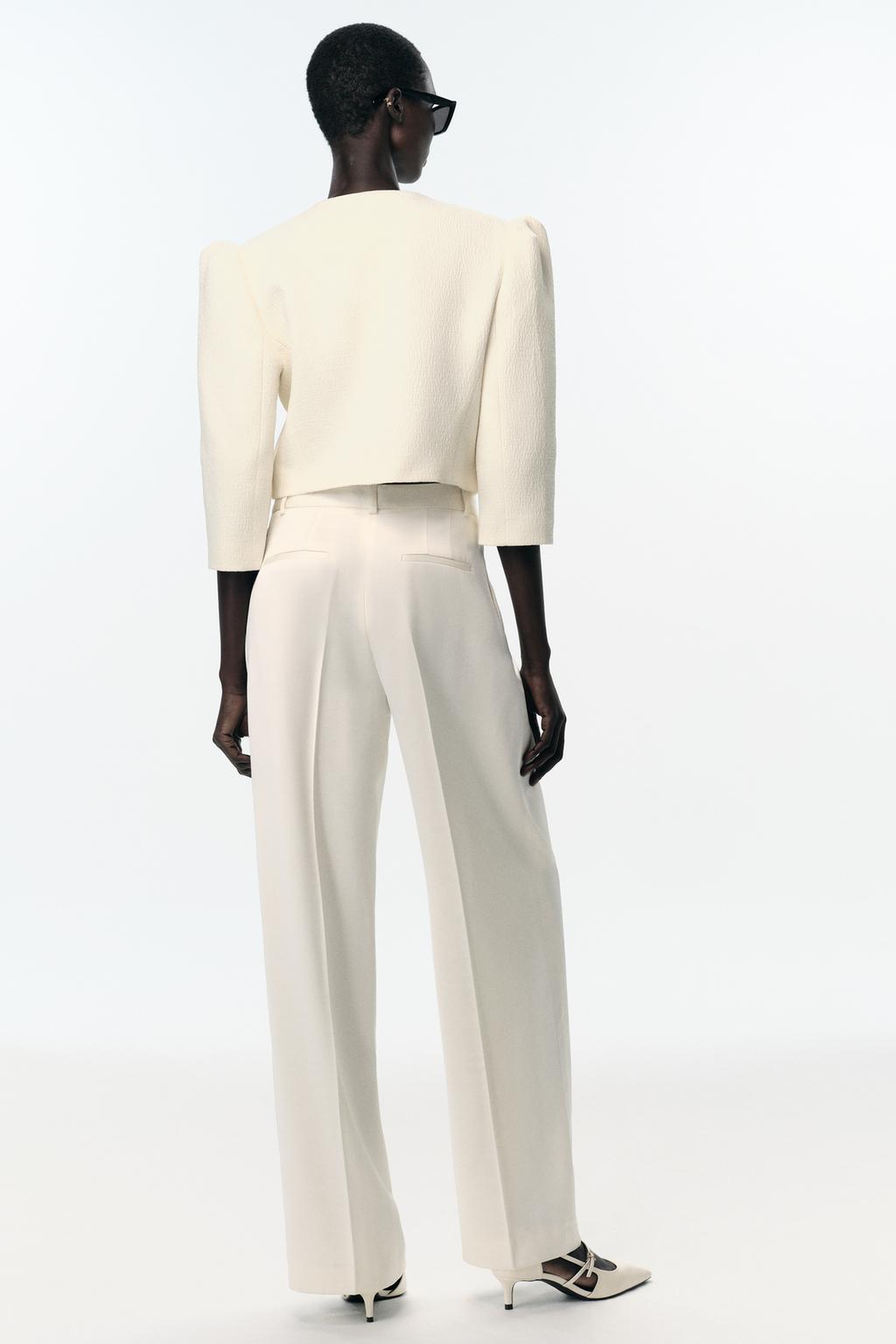 VESTE COURTE À MANCHES BOUFFANTES