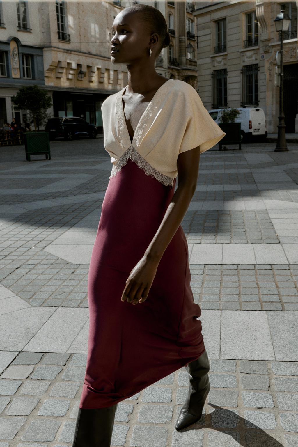 ROBE MIDI SATINÉE AVEC DENTELLE COMBINÉE
