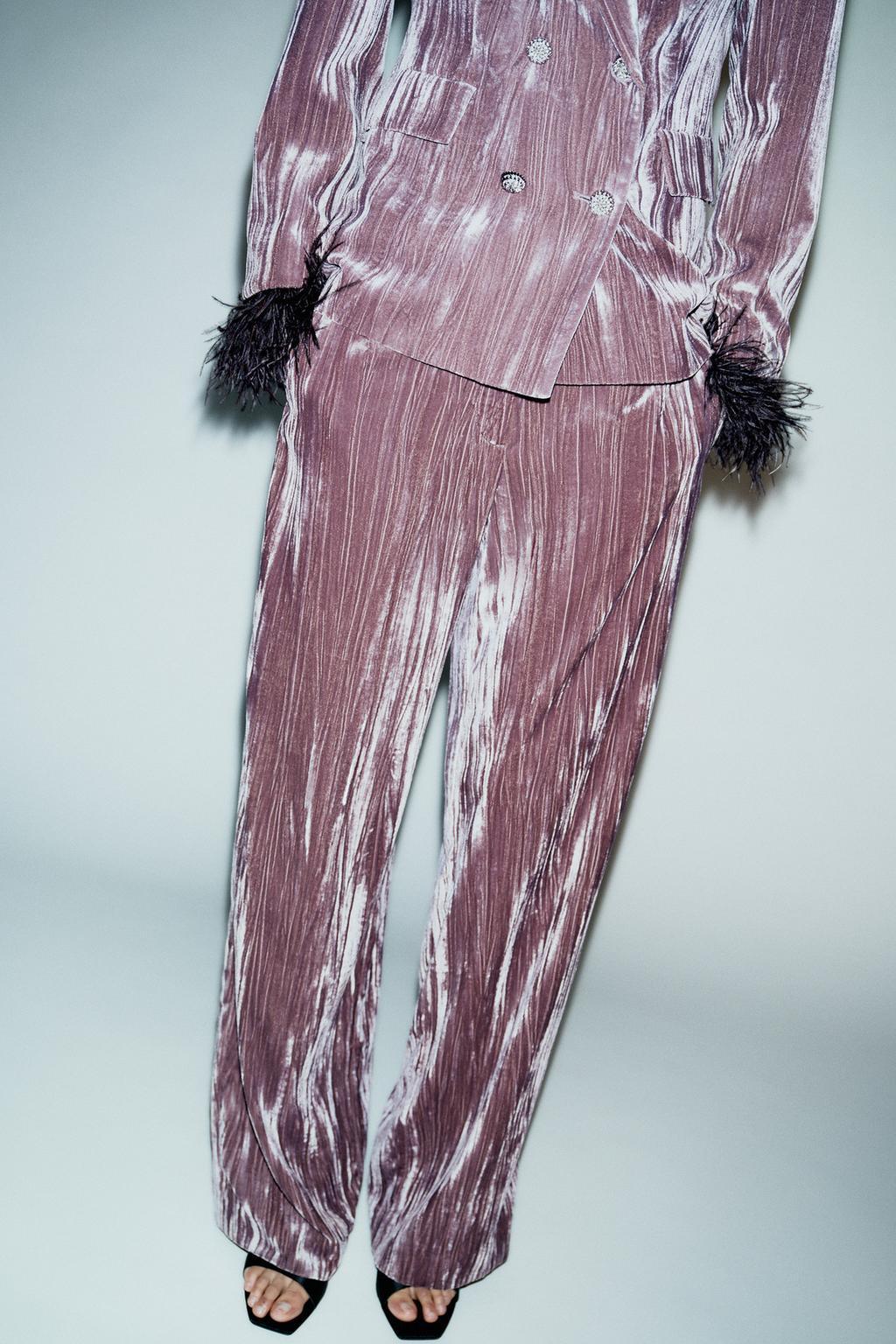 ENSEMBLE VESTE À BOUTONNAGE CROISÉ EN VELOUR ET PLUMES | PANTALON LARGE EN VELOURS